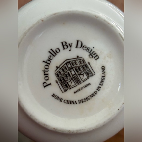 English Bulldog bone china mug designed in England - Picture 3 of 5